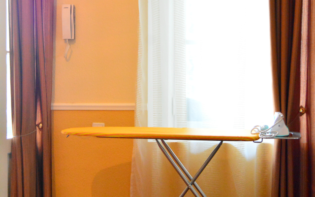 Sunny Near Opera 2 Apartments