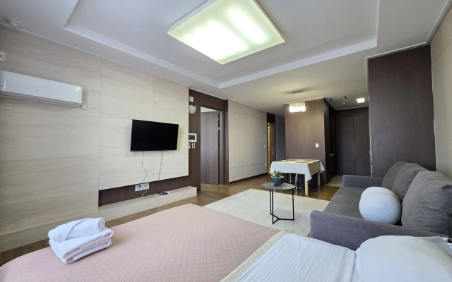 2j Etazh S Shikarnym Vidom Na Mechet, Ryadom S Posol'stvom SSHA Apartment