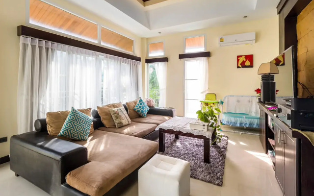 Spacious villa with private pool and parking Villa