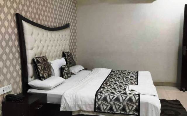 Hotel Mandakini Lush