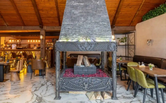 Отель Апартаменты Red Wood