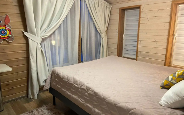 Частный дом комфортный со столом для пинг-понга и батутом