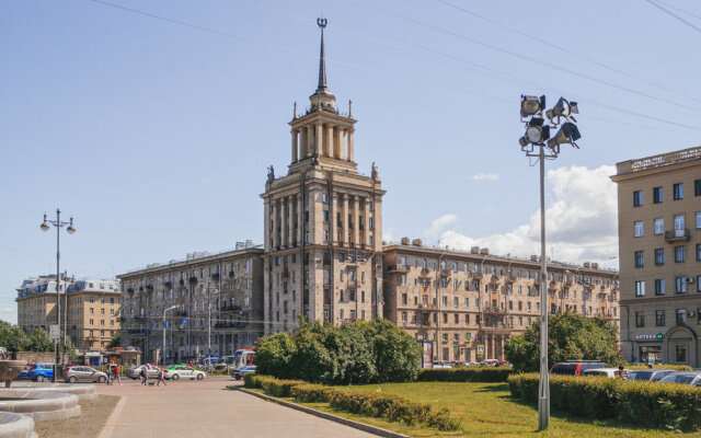 Studiya V Dome So Shpilem Apartments