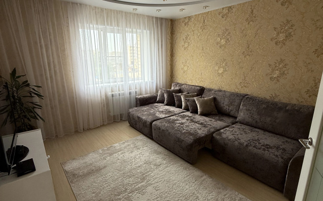 So Svetloy Auroy Flat