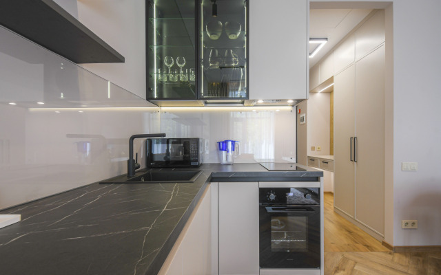 Svetlye v tsentre goroda okolo metro Kurskaya Apartments