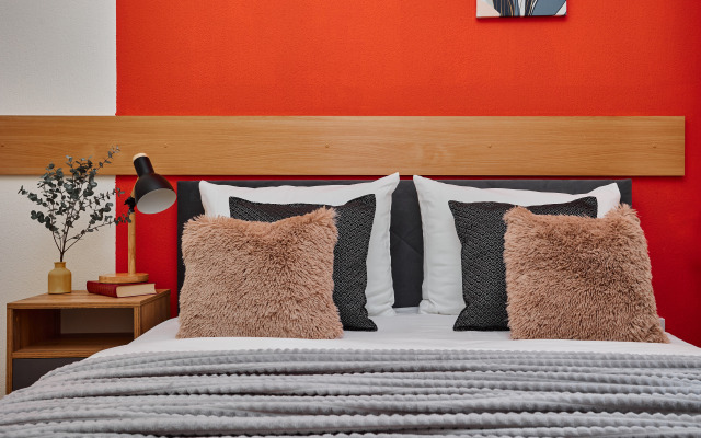 18 Line Mini Hotel