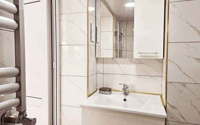 Na Prospekte Azadlyg 13 Flat