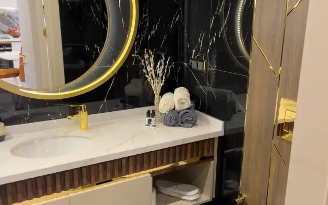 Qoople Legend S3 v 100 Metrakh ot Morya Apartments