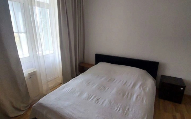 Na Kadomtseva Flat