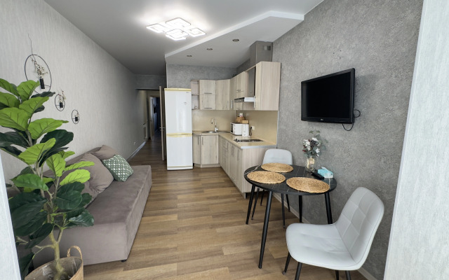 V Novom ZhK Ryadom s Naberezhnoj Amura Flat