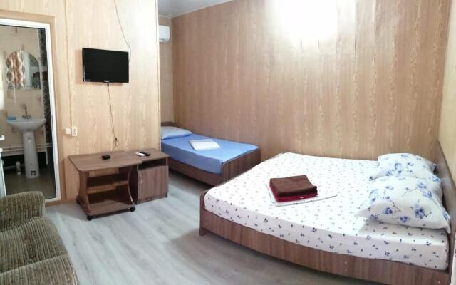 Na Uyutnoy 10 Guest House