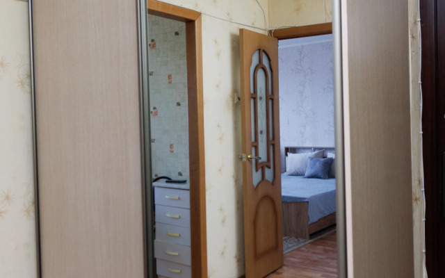 Prostornaya dvukhkomnatnaya kvartira v spalnom rayone Flat