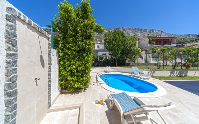 Family Živana Dugi Rat Villa