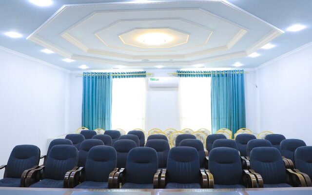 Отель Maqom Plaza