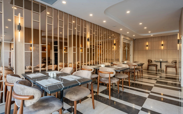 Awen Hotel Lara