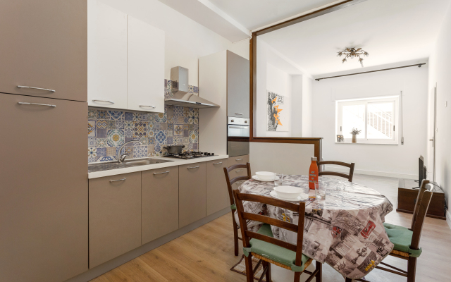 Gloden House Apartments