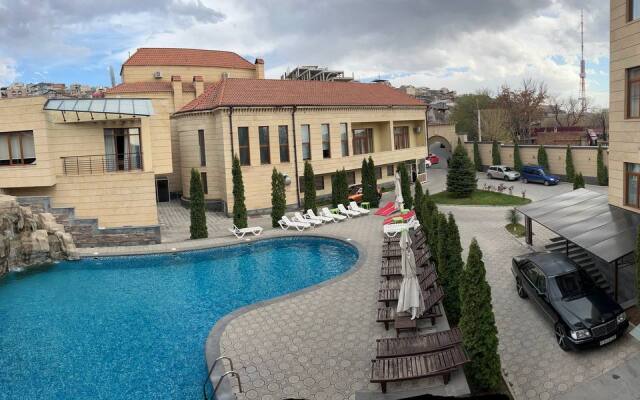 Hotel Grand Hills