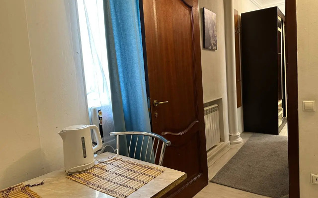 Studiya U M Novokuznetskaya Flat