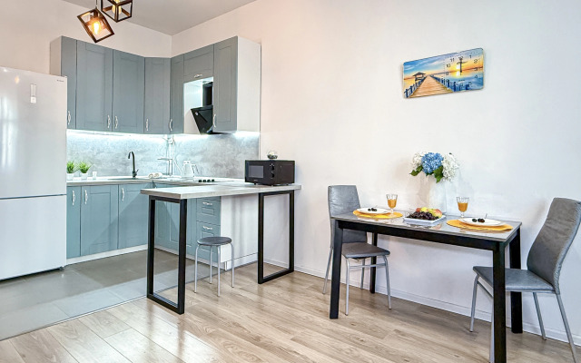 Uyutnaya Solnechnaya Yevrodvushka Vblizi Morya Flat