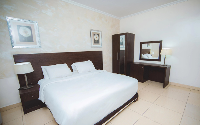 Отель Broadfield Apo Resisdence