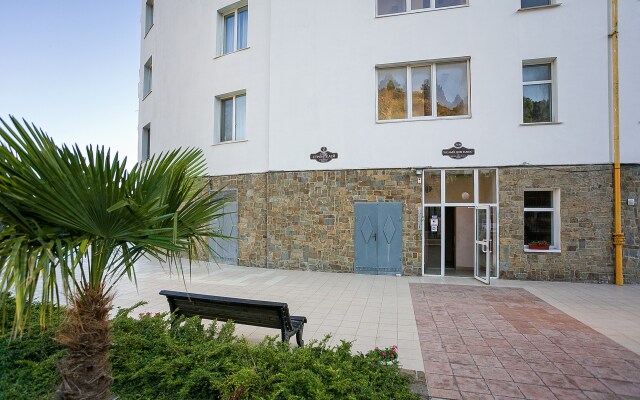 Belyij Dom V Gurzufe Na Stroitelej Guest House