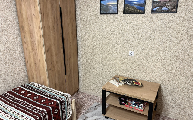V Lodeynom Apartments
