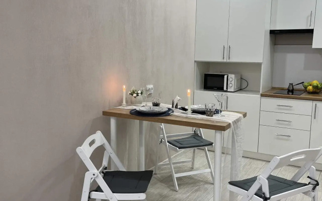 2 Na Bekhtereva 2B Flat