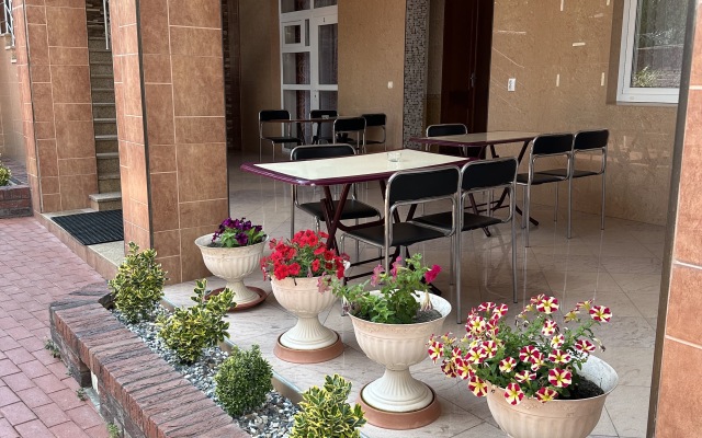 Otdykh U Alexandra Guest House