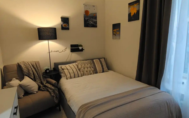 Квартира Уютная студия посуточно рядом с метро Петроградская