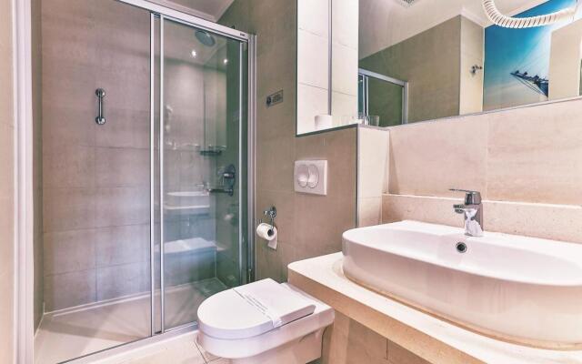Carine Hotel Delfin