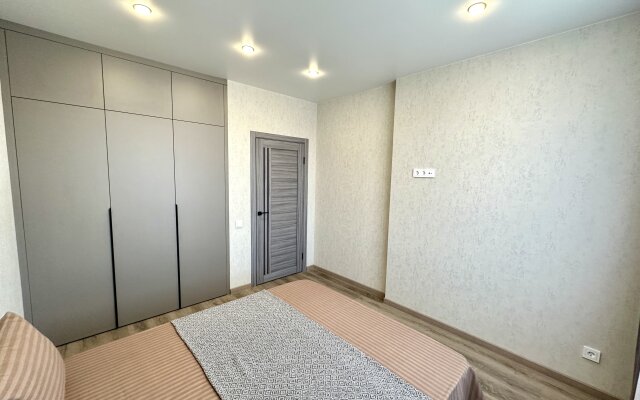 Evkalipt s Dizaynerskim Remontom v Sovremennom Rayone Apartments