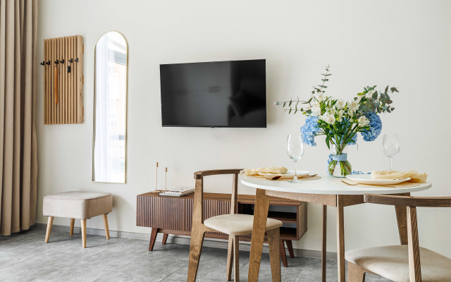 Апартаменты с Отдельным Входом и Террасой Вид на море Home Group