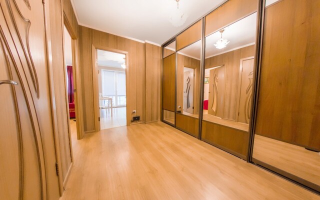 On Revolyutsionnoy 72 Apartments