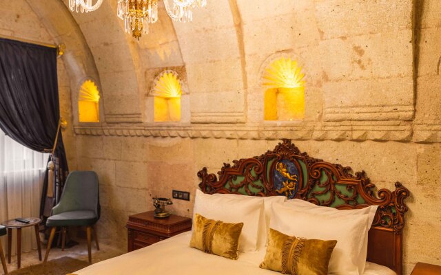 Solo Cave Suites Hotel