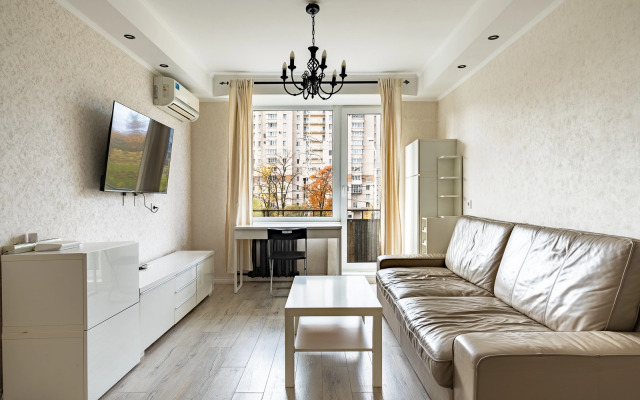 U Metro Zvezdnaya Apartments