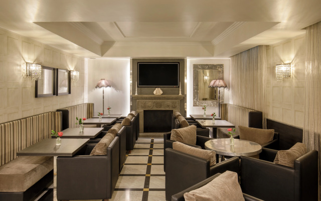 Отель Royal Court