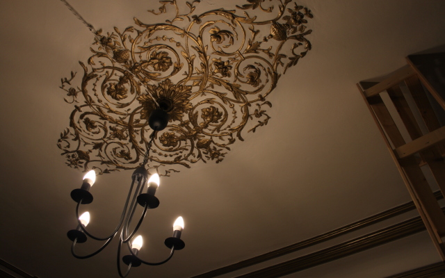 Old Flat Na Sovetskoy Hostel