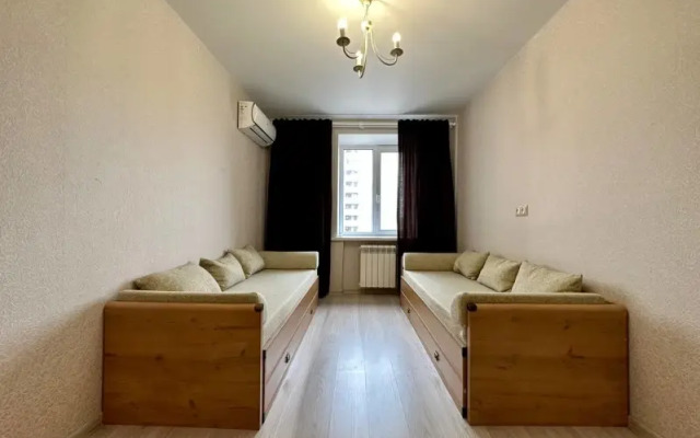 Trekhkomnatnaya Kurchatova 10 Flat