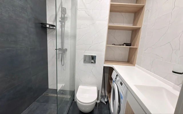 Lyuks MorskayaSimfonya-2 s panoramoj na more i bassejnom na territorii ZHK Apartments