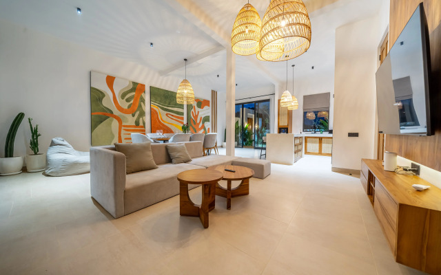 Novaya, 3 Spalni, Luchshee Raspolozhenie, Bolshoy Basseyn, Palma Villa
