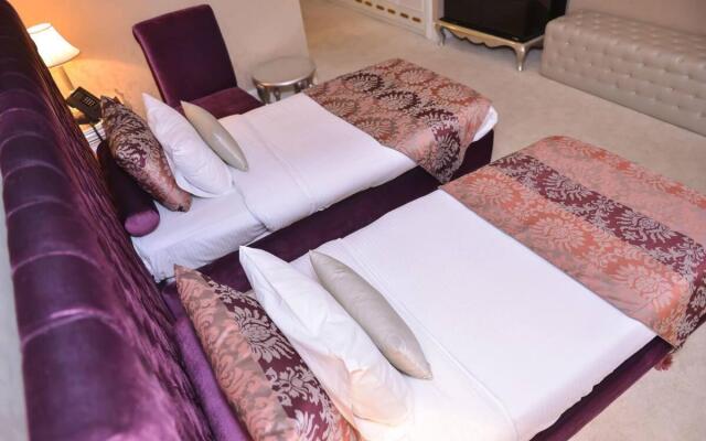 Lake Palace Hotel & Restaurant