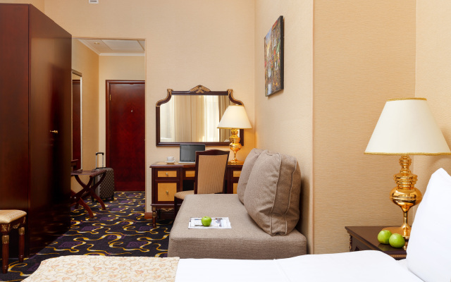 Otel Mandarin Moskva 4*