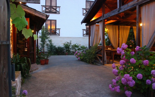 Alaku Hotel