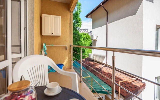 U Morya S Basseinom V Zhk Solnechny/28B Apartments