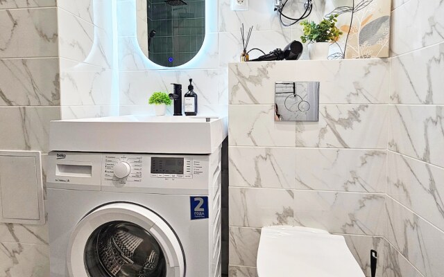 V 5 Minutakh Ot Kremlya Flat