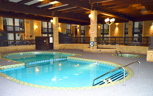 Отель Ramada Hotel & Conference Center