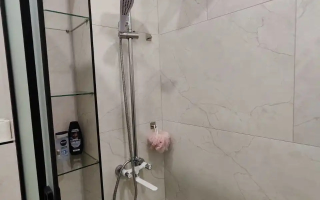 Sovremennye S Lodzhiey Apartments