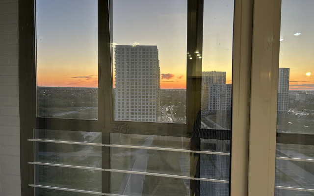 Prostornaya Studiya S Panoramnym Vidom Iz Okna Flat