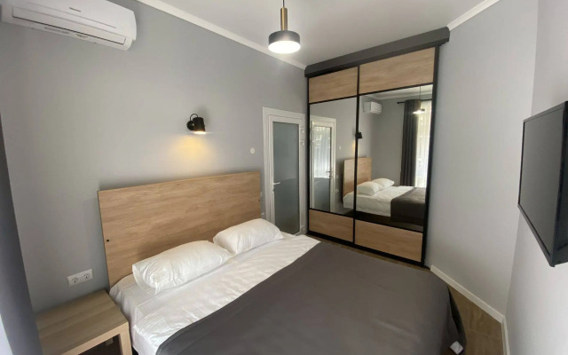 235 V Tsentre Na Pervoy Linii Flat