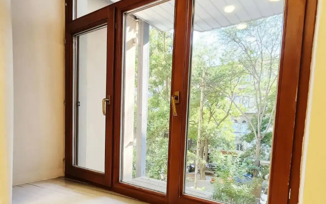 F1 View in Boulevard 4 Apartments